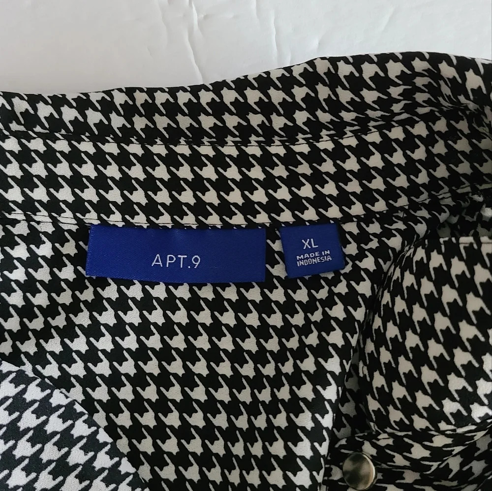 Apt.9 blouse sz.XL Black/White Houndstooth print polyester - Picture 5 of 11